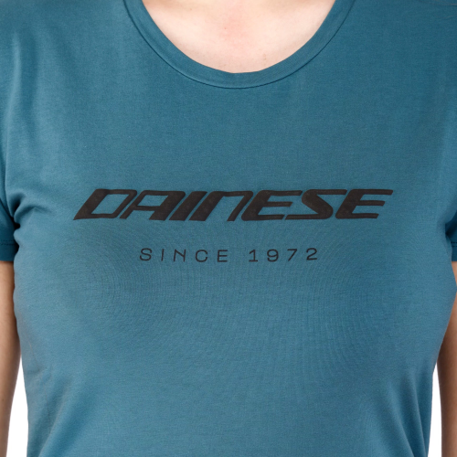 T-SHIRT ESSENCE WORDMARK T-SHIRT WMN TRANSFORMATIVE TEAL | DAINESE